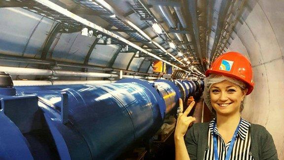 Karsiyaka 15 Temmuz Şehitler Anadolu Lisesinin CERN Çıkartması 