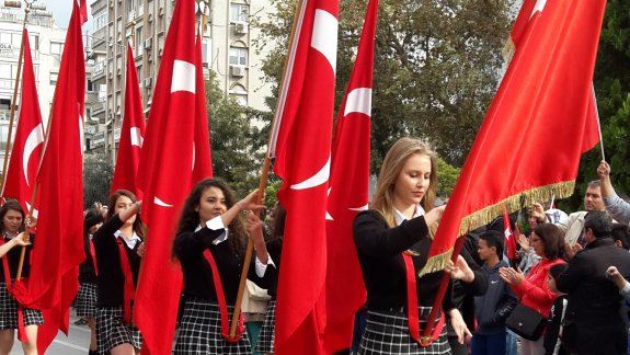 Karşıyaka Türkiye Cumhuriyet’inin 94. Yılını Büyük Coşkuyla Kutladı