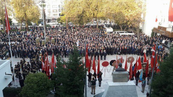 Karşıyaka İlçesi Ulu Önder Atatürkü Ölümünün 79. Yıldönümünde Sevgi ve Saygıyla Andı.