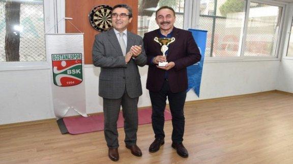 Karşıyaka İlçe Milli Eğitim Müdürlüğü Kurumlar Dart Şampiyonasında Kupayı Aldı