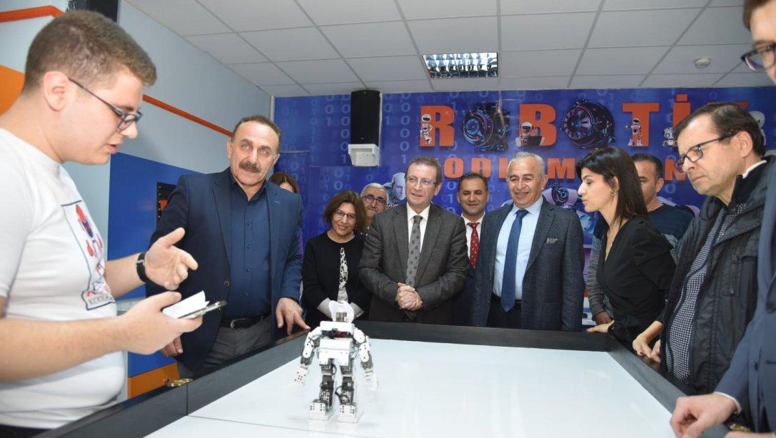 Yerel imkanlarla kurulan ilk Robotik Kodlama Sınıfı, Karşıyaka'mızda açıldı.