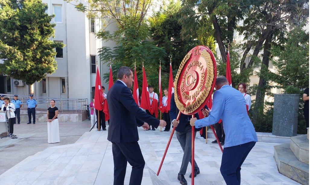 2024-2025 Eğitim-Öğretim Yılı İlkoğretim Haftası Kutlama Programı Kapsamında Çelenk Sunma Töreni Gerçekleştirildi.